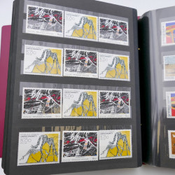Vrac de timbres de France neufs et oblitérés en un carton.