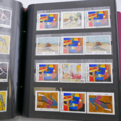 Vrac de timbres de France neufs et oblitérés en un carton.