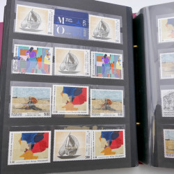 Vrac de timbres de France neufs et oblitérés en un carton.