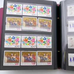 Vrac de timbres de France neufs et oblitérés en un carton.