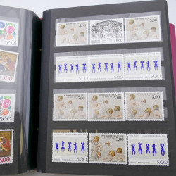 Vrac de timbres de France neufs et oblitérés en un carton.