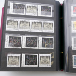 Vrac de timbres de France neufs et oblitérés en un carton.