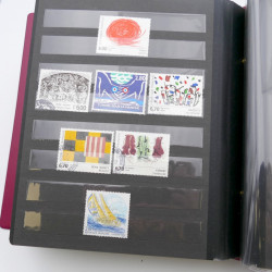 Vrac de timbres de France neufs et oblitérés en un carton.