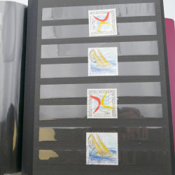 Vrac de timbres de France neufs et oblitérés en un carton.