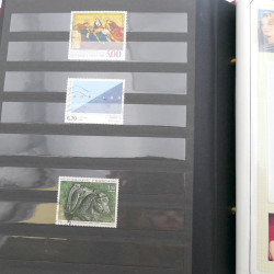Vrac de timbres de France neufs et oblitérés en un carton.