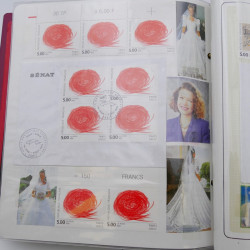 Vrac de timbres de France neufs et oblitérés en un carton.