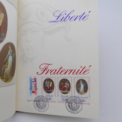 Vrac de timbres de France neufs et oblitérés en un carton.