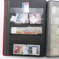 Vrac de timbres de France neufs et oblitérés en un carton.
