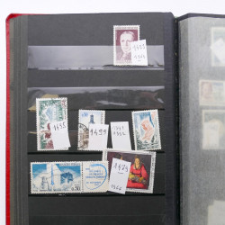 Vrac de timbres de France neufs et oblitérés en un carton.