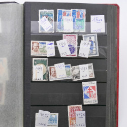 Vrac de timbres de France neufs et oblitérés en un carton.