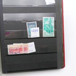 Vrac de timbres de France neufs et oblitérés en un carton.
