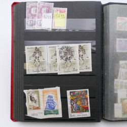 Vrac de timbres de France neufs et oblitérés en un carton.