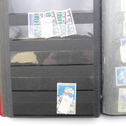 Vrac de timbres de France neufs et oblitérés en un carton.