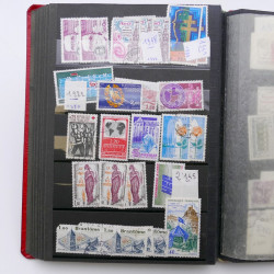 Vrac de timbres de France neufs et oblitérés en un carton.
