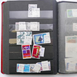 Vrac de timbres de France neufs et oblitérés en un carton.