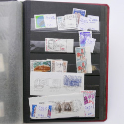Vrac de timbres de France neufs et oblitérés en un carton.