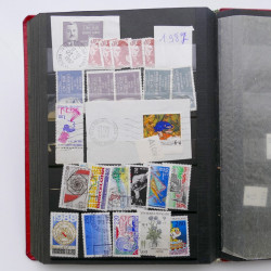 Vrac de timbres de France neufs et oblitérés en un carton.