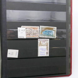 Vrac de timbres de France neufs et oblitérés en un carton.