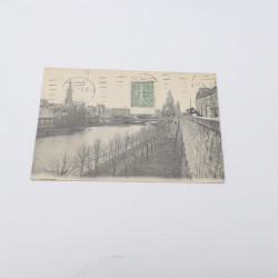 Vrac de timbres de France neufs et oblitérés en un carton.