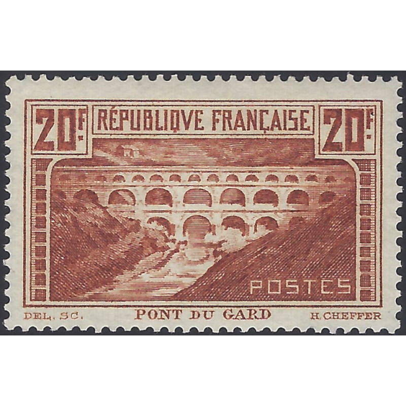 Pont du Gard timbre de France N°262A neuf*.