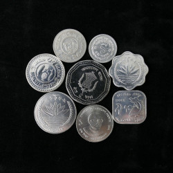 Bangladesh 8 monnaies de collection.