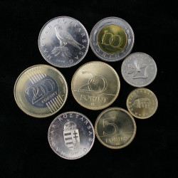 Hongrie 8 monnaies de collection.