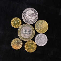 Kazakhstan 7 monnaies de collection.