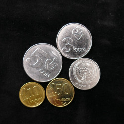 Kirghizistan 5 monnaies de collection.