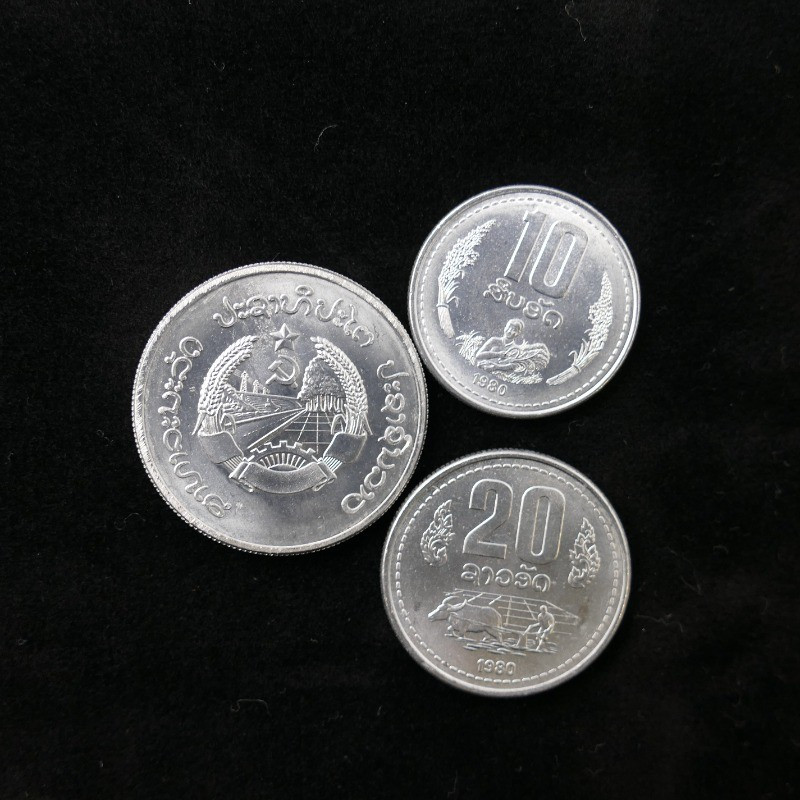 Laos 3 monnaies de collection.