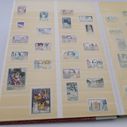 Lot de timbres de France 1958-1977 neufs** en un album.