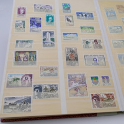 Lot de timbres de France 1958-1977 neufs** en un album.
