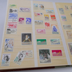Lot de timbres de France 1958-1977 neufs** en un album.