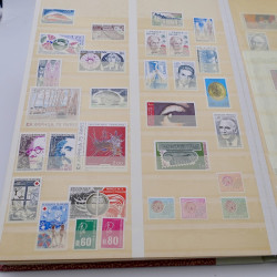 Lot de timbres de France 1958-1977 neufs** en un album.