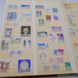 Lot de timbres de France 1958-1977 neufs** en un album.