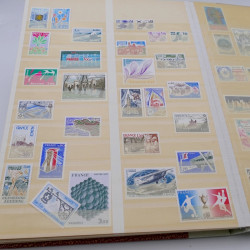 Lot de timbres de France 1958-1977 neufs** en un album.