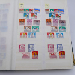 Lot de timbres d'Allemagne R.F.A. 1960-1982 neufs et oblitérés.