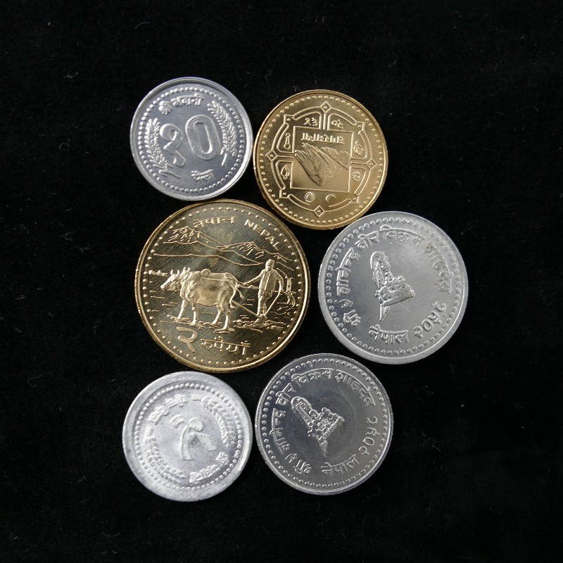 Népal 5 monnaies de collection.
