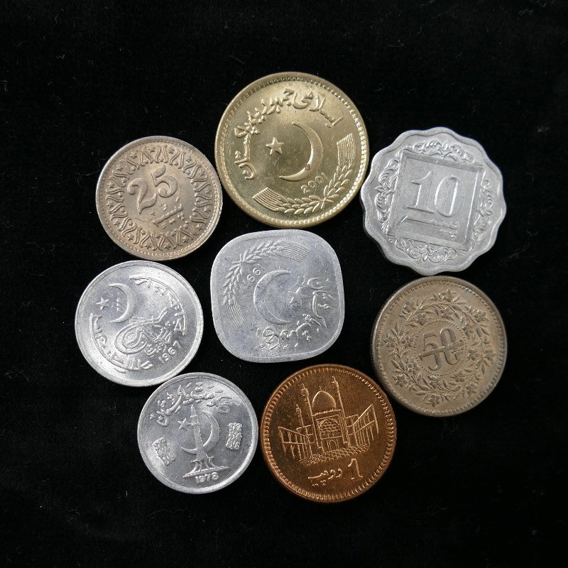 Pakistan 8 monnaies de collection.