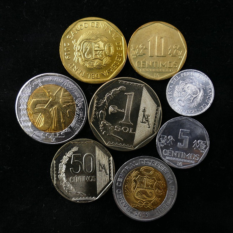 Pérou 8 monnaies de collection.