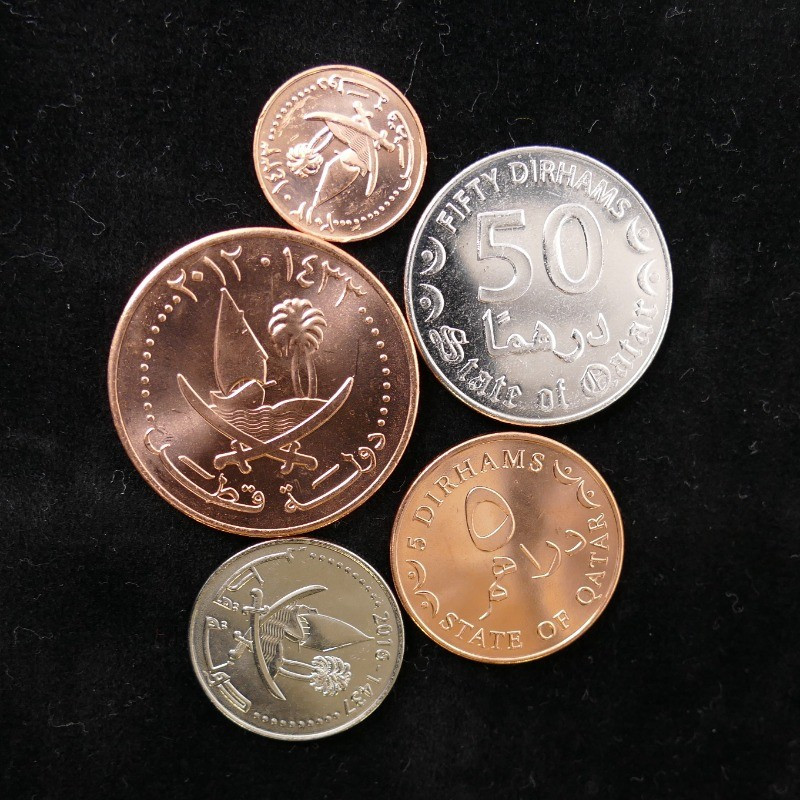 Qatar 5 monnaies de collection.
