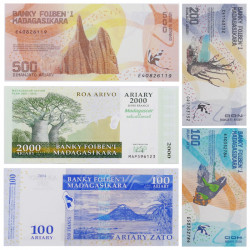 Madagascar 5 billets de banque neufs.