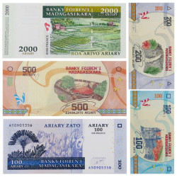 Madagascar 5 billets de banque neufs.