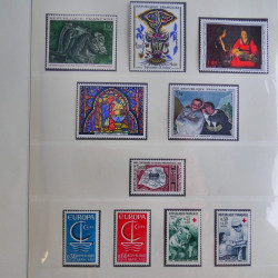 Collection timbres de France 1960-1983 neufs et oblitérés en 3 albums.