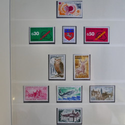 Collection timbres de France 1960-1983 neufs et oblitérés en 3 albums.