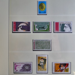 Collection timbres de France 1960-1983 neufs et oblitérés en 3 albums.