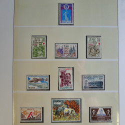 Collection timbres de France 1960-1983 neufs et oblitérés en 3 albums.
