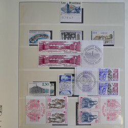 Collection timbres de France 1960-1983 neufs et oblitérés en 3 albums.