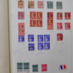 Lot de timbres France fin de catalogue neufs et oblitérés en un album.
