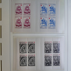 Collection carnets Croix-Rouge 1952-2005 neufs** complet en album.