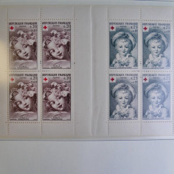 Collection carnets Croix-Rouge 1952-2005 neufs** complet en album.